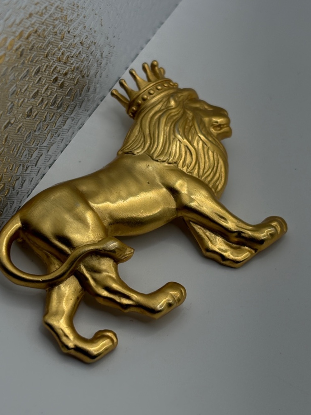 Rare Anne Klein Royal Gold Crowned Lion Brooch Vintage 80’s - Picture 2 of 7
